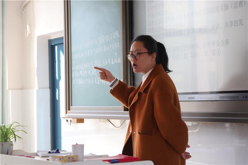 堅(jiān)定信仰，立德樹(shù)人